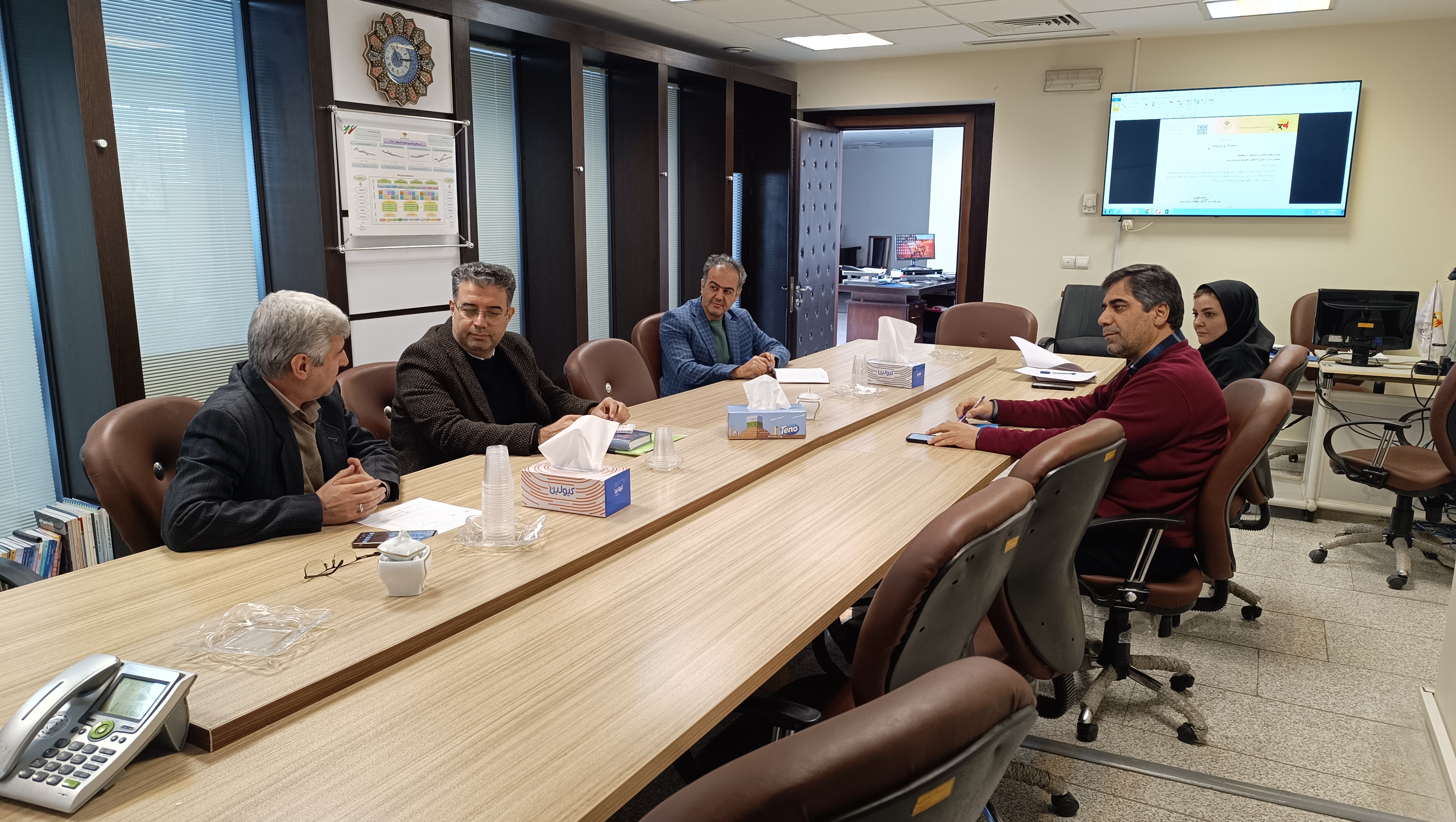 در سومین جلسه "کمیته بهره وری شرکت برق منطقه‌ای آذربایجان" موضوع کاهش تلفات شبکه های انتقال و فوق توزیع منطقه بررسی شد