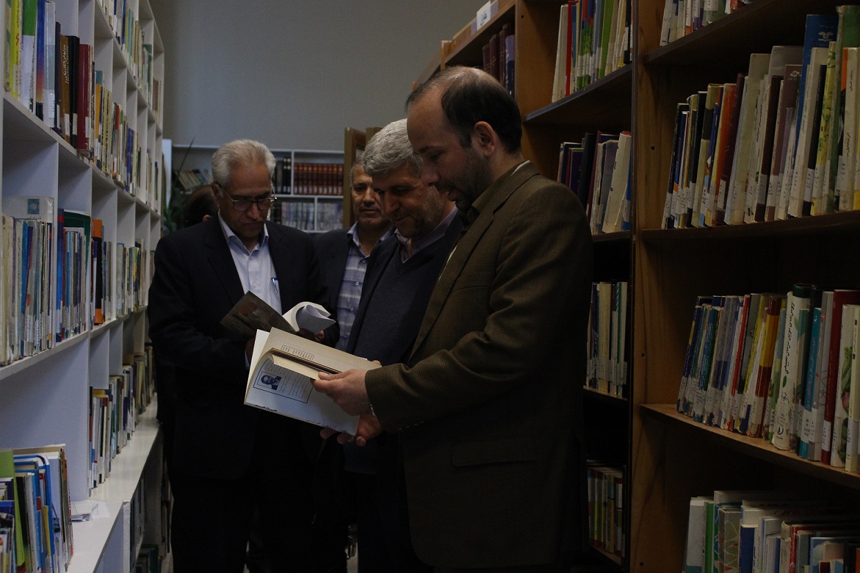 به مناسبت آغاز هفته ی کتاب و کتابخوانی صورت گرفت: