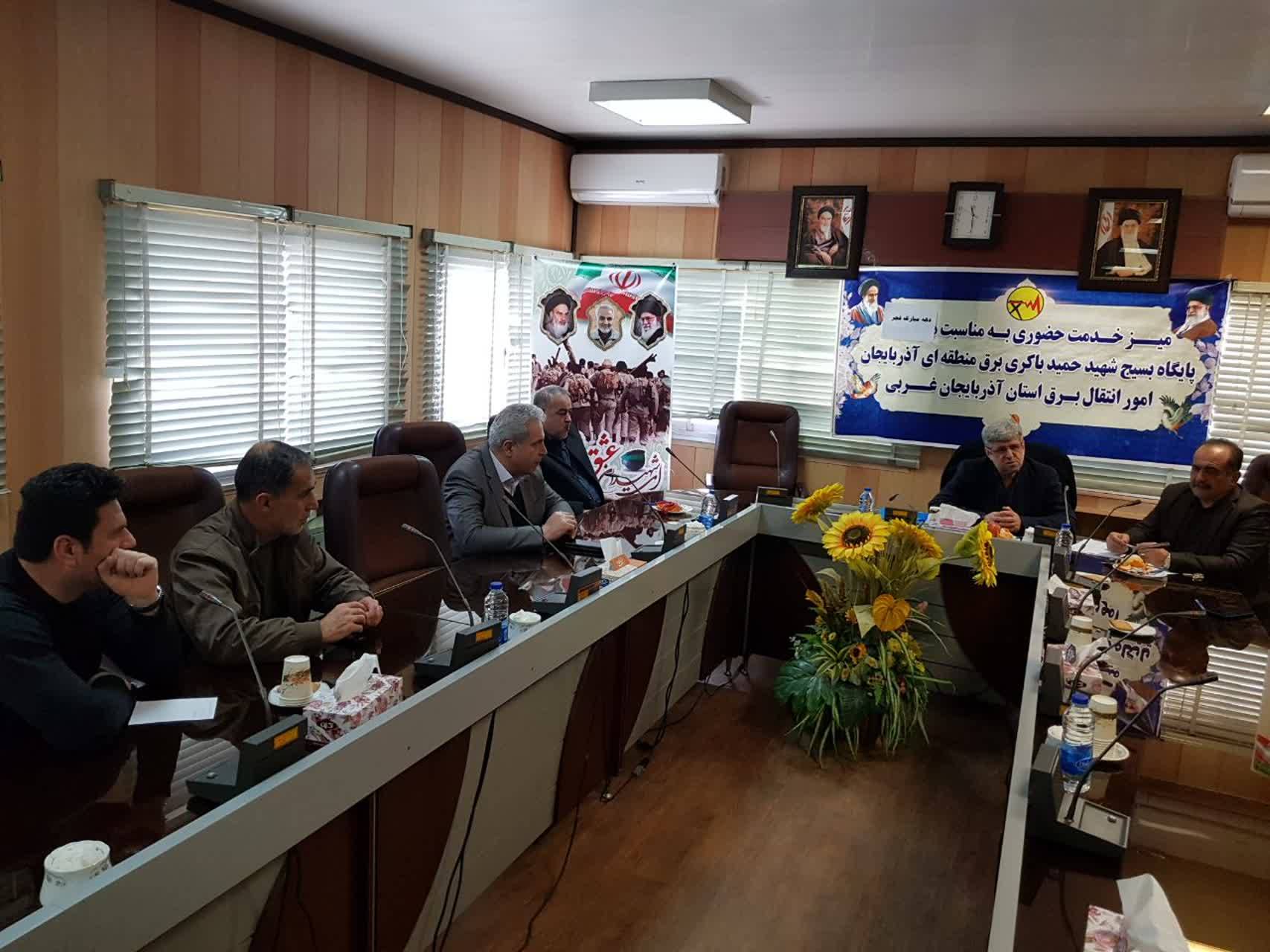 برگزاری دومین میز خدمت حضوری شرکت برق منطقه‌ای آذربایجان به مناسبت ایام دهه مبارک فجر