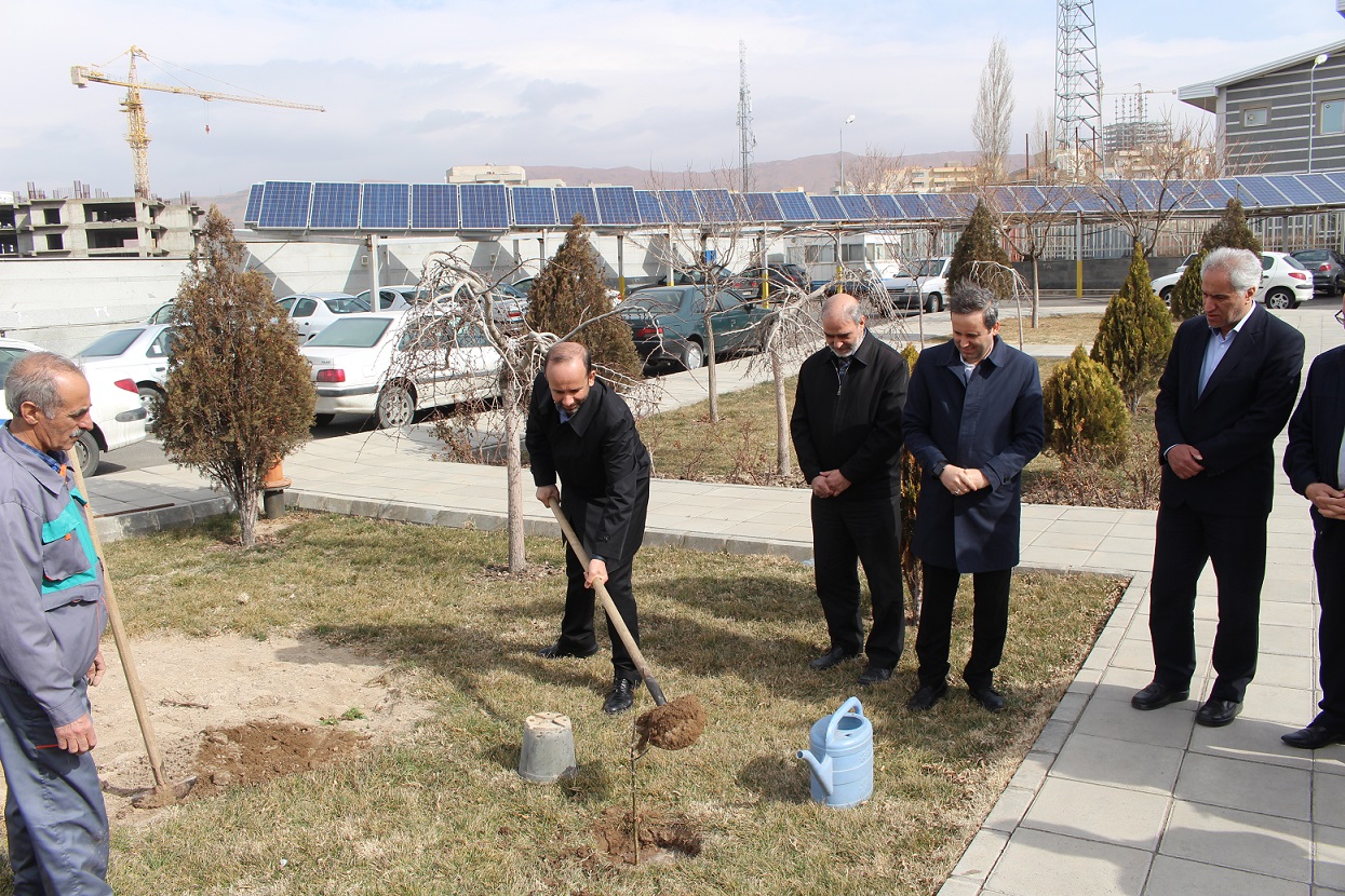 همزمان با شرکتهای برق زیر مجموعه شرکت توانیردر سراسر کشور