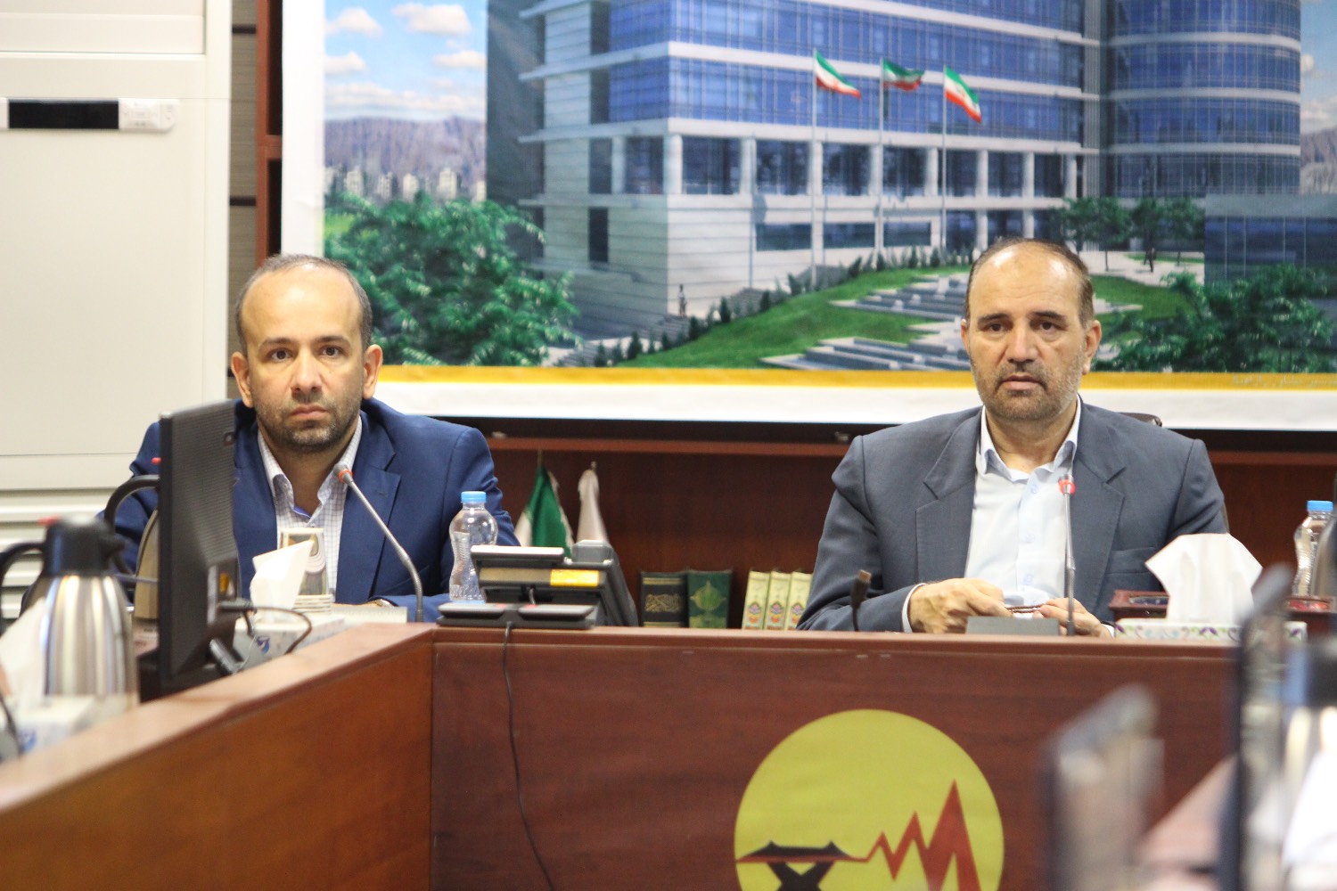 جلسه استاندار آذربایجان شرقی با مدیران آب و برق استان پیرامون مدیریت پیک مصرف آب و برق در ایام گرم سال 