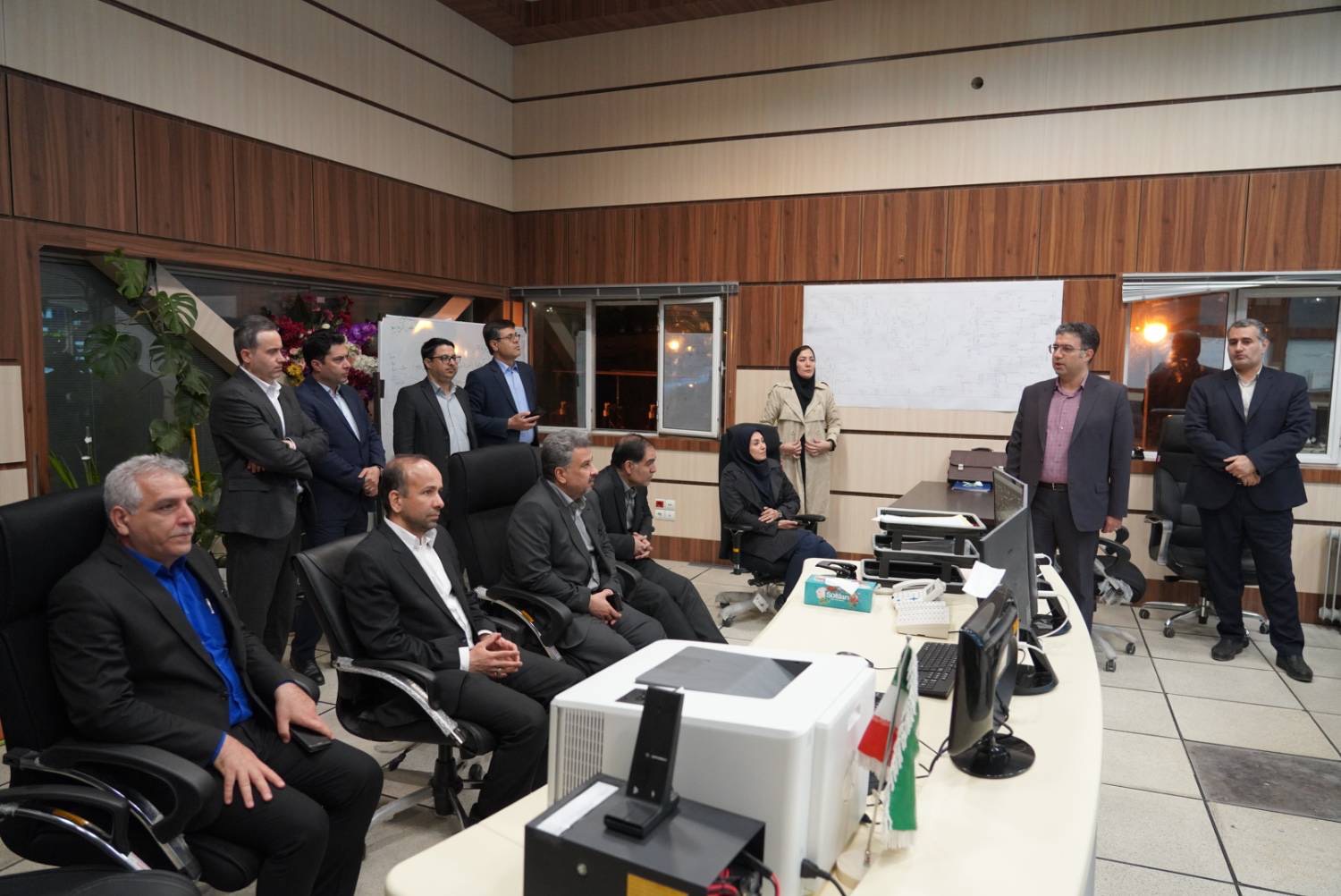 بازدید شبانه مدیرعامل شرکت توانیر از مرکز AOC برق منطقه ای آذربایجان