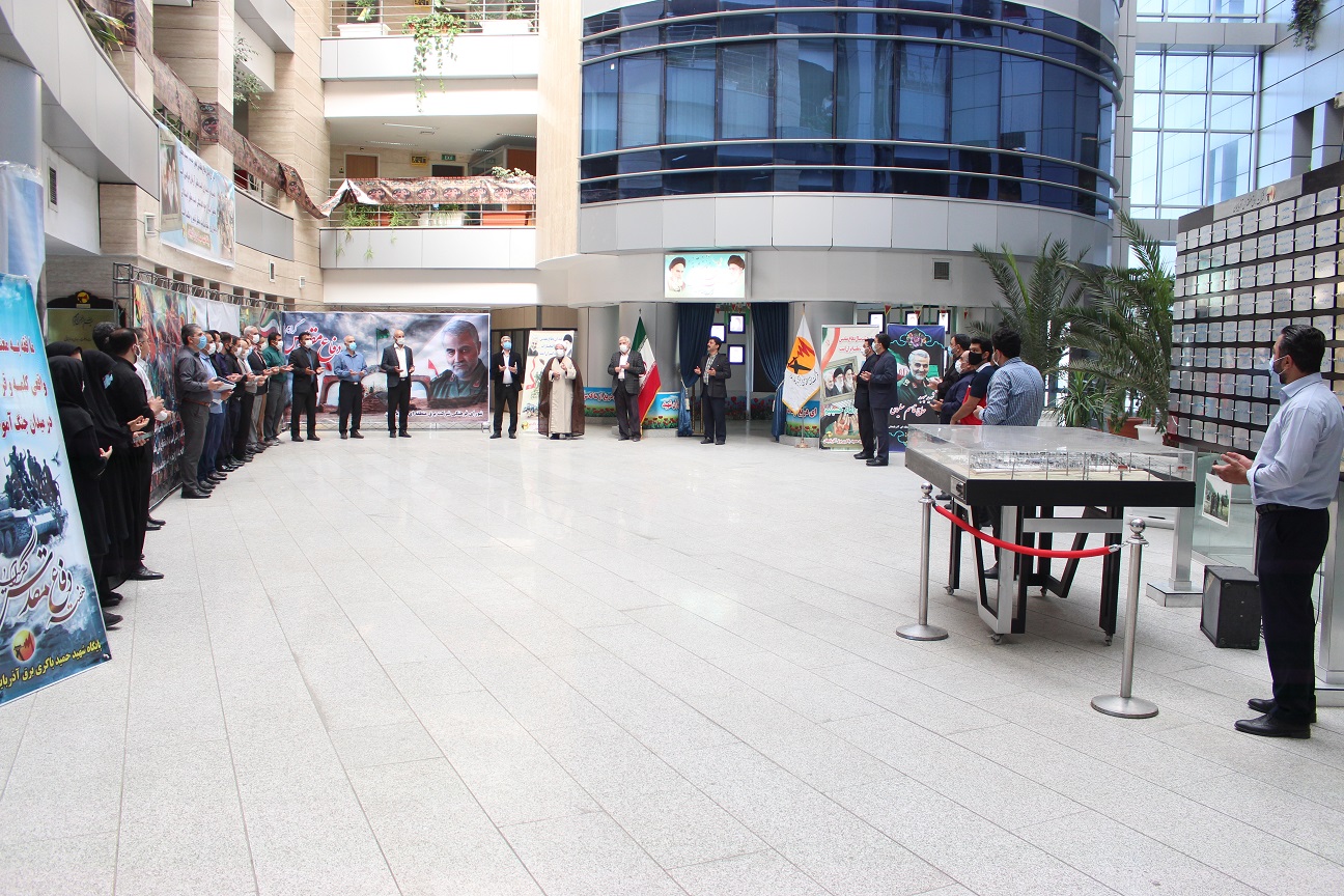 ادای احترام به مقام شهدا در هفته دفاع مقدس