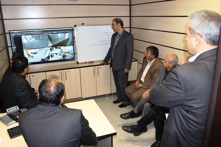 بازدید مدیرعامل برق آذربایجان از اتاق مونیتورینگ دوربین های مدار بسته شرکت