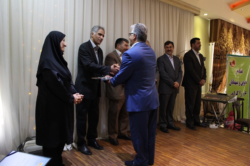 تجلیل از بازنشستگان و کارگران نمونه