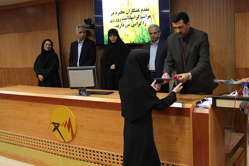 تجلیل از بانوان شاغل در شرکت برق منطقه ای آذربایجان