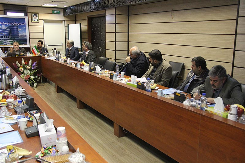جلسه مشاور وزير نيرو در امور ايثارگران با مديران عامل و مسئولين امور ايثارگران شركت‌هاي آب و برق آذربايجان‌شرقي