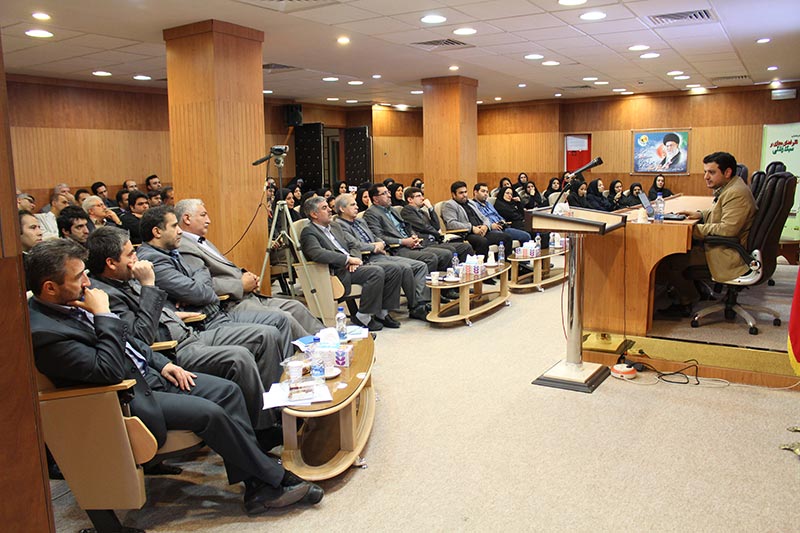 سمینار آموزشی" تاثیر فضای مجازی بر سبک زندگی"