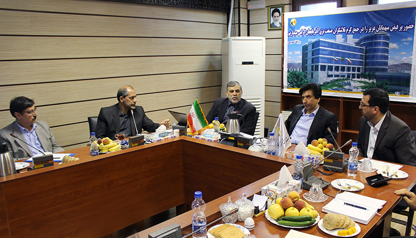 ساختار سازمانی و نیروی انسانی صنعت برق کشور مورد بررسی قرار گرفت