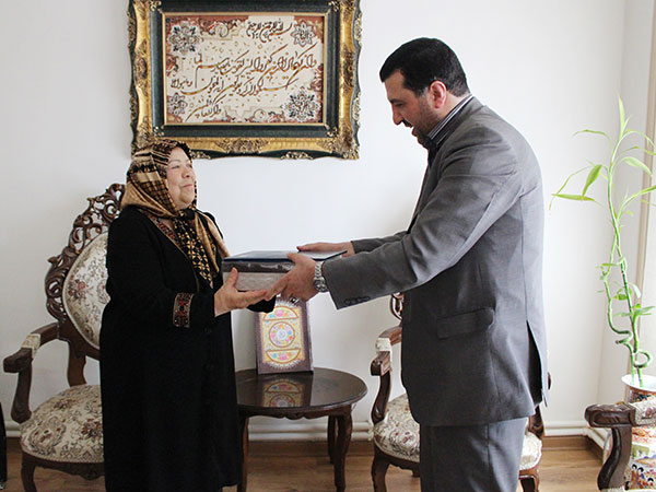 خدمتگزاری در محضر خانواده های معظم شهداء توفیق عظیم الهی است