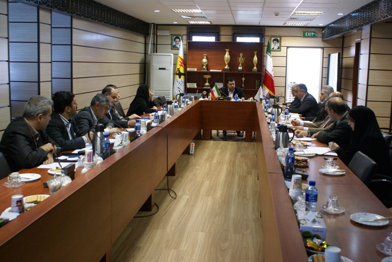 مدیرعامل برق آذربایجان در جلسه شورای معاونین و مشاورین این شرکت  بر لزوم قانونمندی ، رعایت الزامات و وحدت رویه تاکید کرد