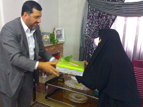 دیدار صمیمی مدیرعامل شرکت برق منطقه ای آذربایجان با خانواده شهید همکار والامقام عسگر اکبری قصور در ارومیه