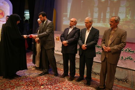 تجلیل از مادران و همسران شهدای برق آذربایجان و بانوان شاغل در این شرکت